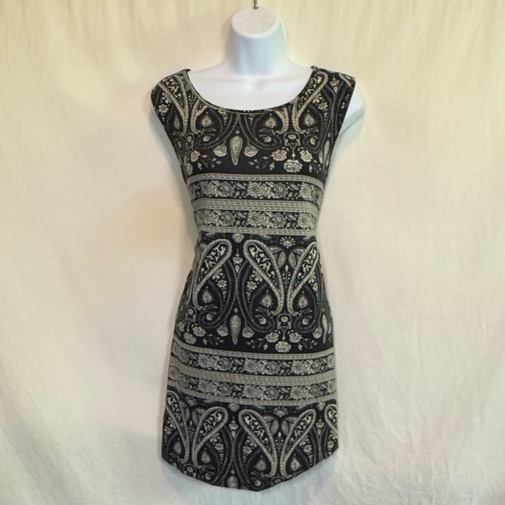 H-81 Veranee‎ Black & Cream Paisley Sleeveless Pullover Blouse Size L